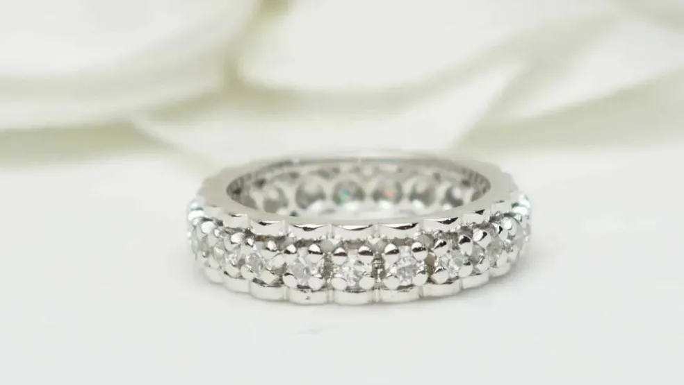 Alliance américaine ancienne or blanc et diamants
