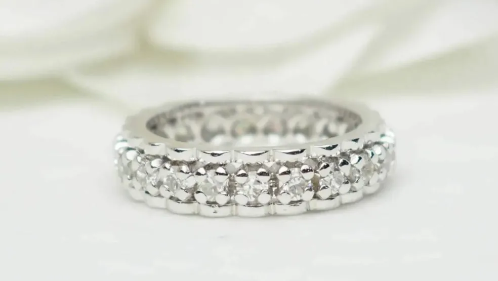 Alliance américaine ancienne or blanc et diamants