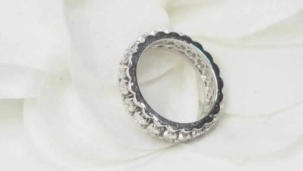 Alliance américaine ancienne or blanc et diamants