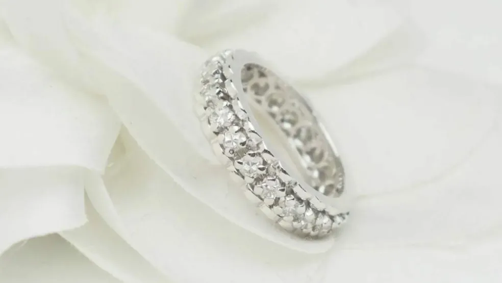 Alliance américaine ancienne or blanc et diamants