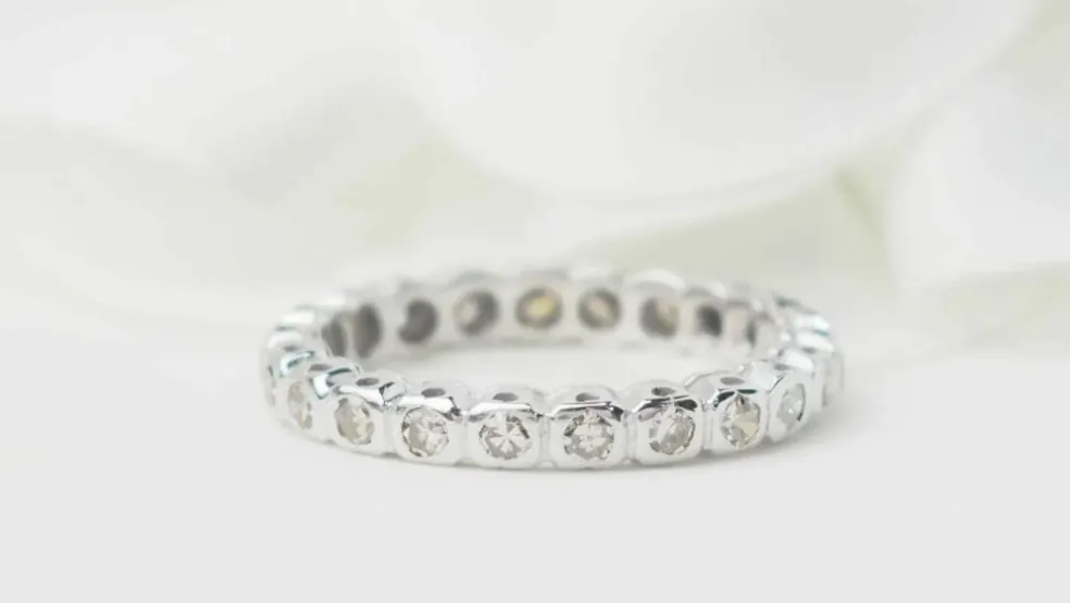 Alliance américaine en or blanc et diamants 0,22ct