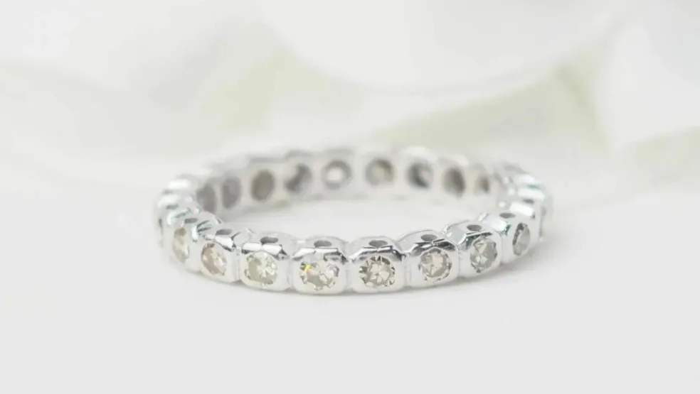 Alliance américaine en or blanc et diamants 0,22ct