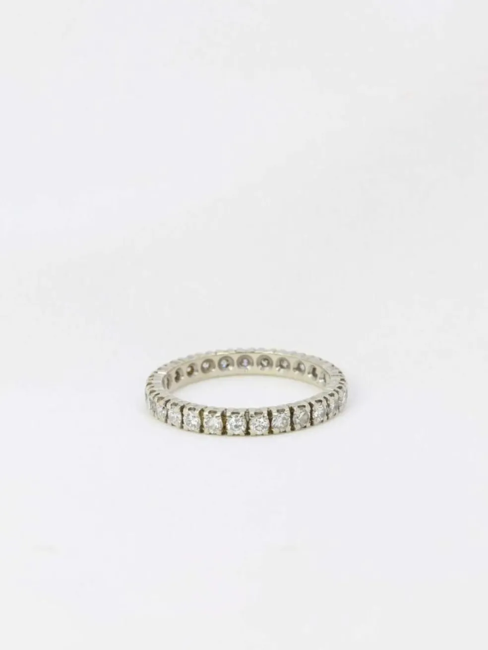 Alliance américaine en or blanc et diamants