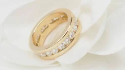 Alliance américaine en or jaune diamants