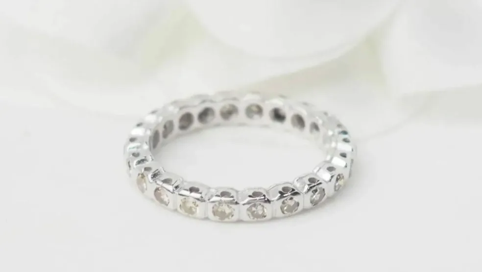 Alliance américaine en or blanc et diamants 0,22ct