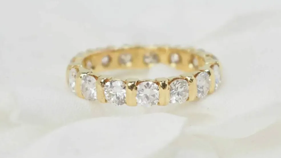 Alliance américaine en or jaune et diamants 2,40cts