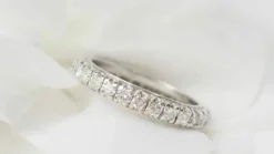 Alliance américaine en or blanc et diamants 1.12ct