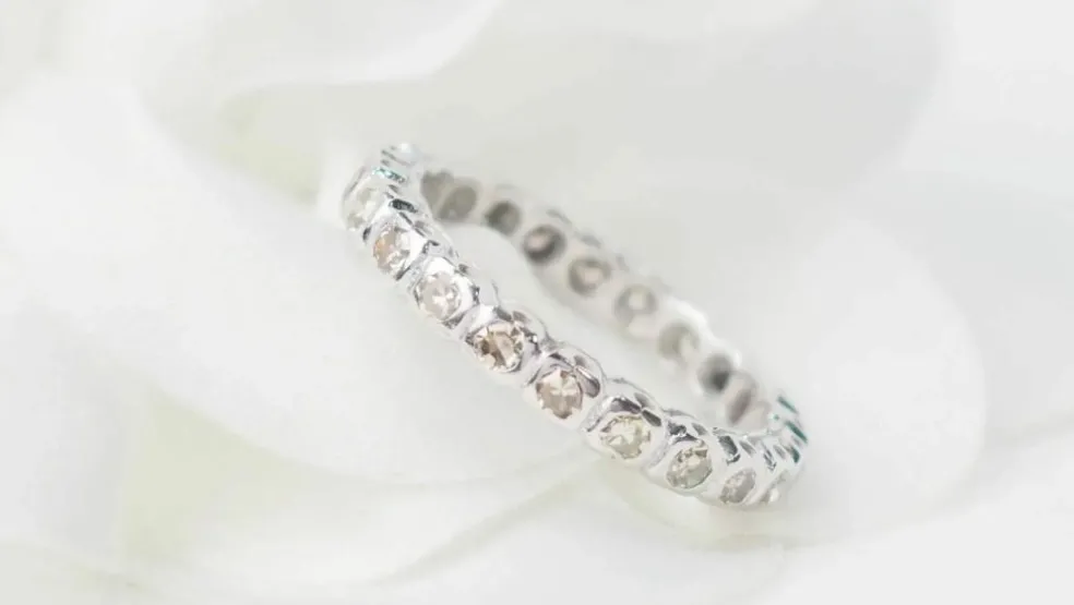 Alliance américaine en or blanc et diamants 0,22ct