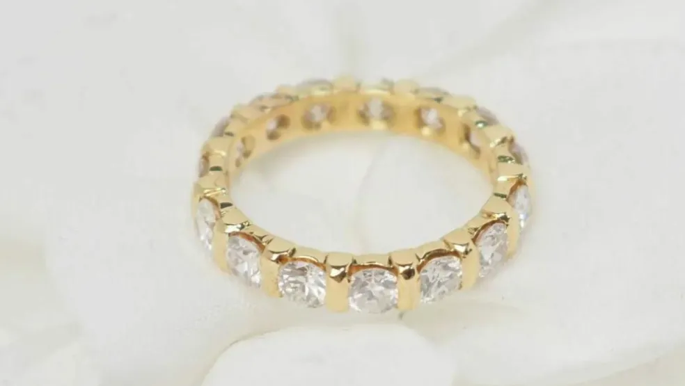 Alliance américaine en or jaune et diamants 2,40cts
