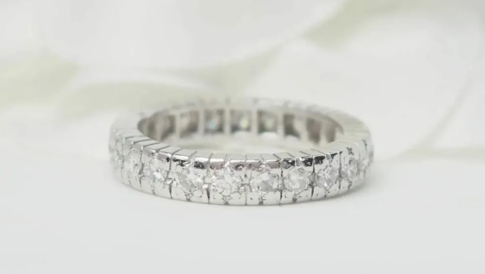 Alliance américaine en platine et diamants 0.92ct