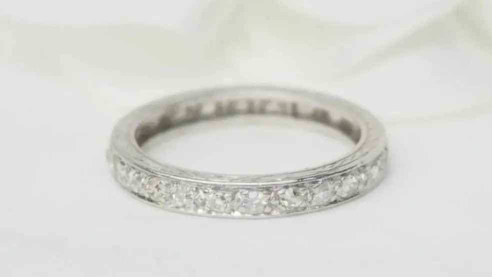 Alliance américaine en platine et diamants 0.80ct