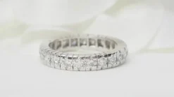 Alliance américaine en platine et diamants 0.92ct