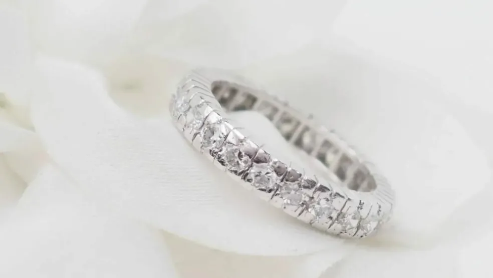Alliance américaine en platine et diamants 0.92ct