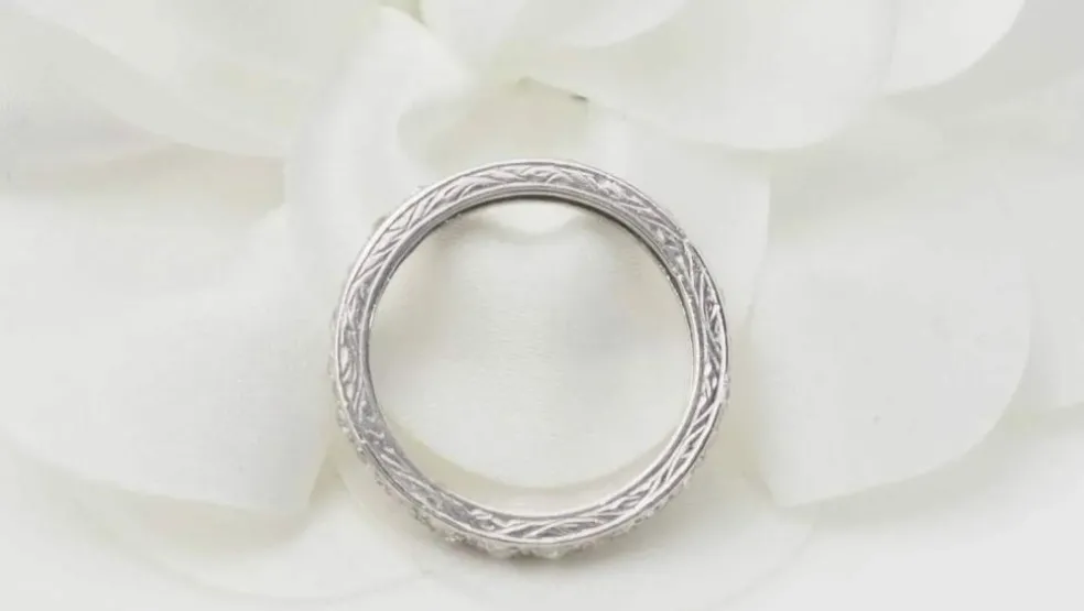 Alliance américaine en platine et diamants 0.80ct