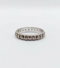 Alliance américaine or blanc 18k ornée de petits diamants taillés en brillants (circa 1960)