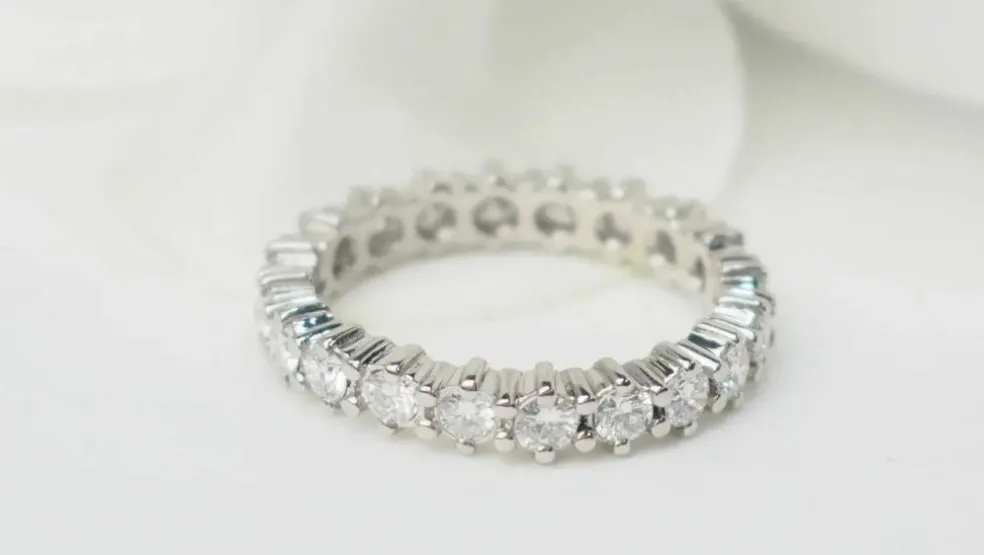 Alliance américaine or blanc et diamants