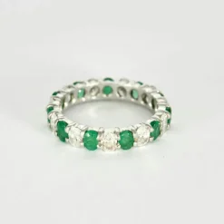 Alliance américaine or blanc diamants émeraudes