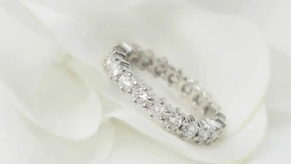 Alliance américaine or blanc et diamants