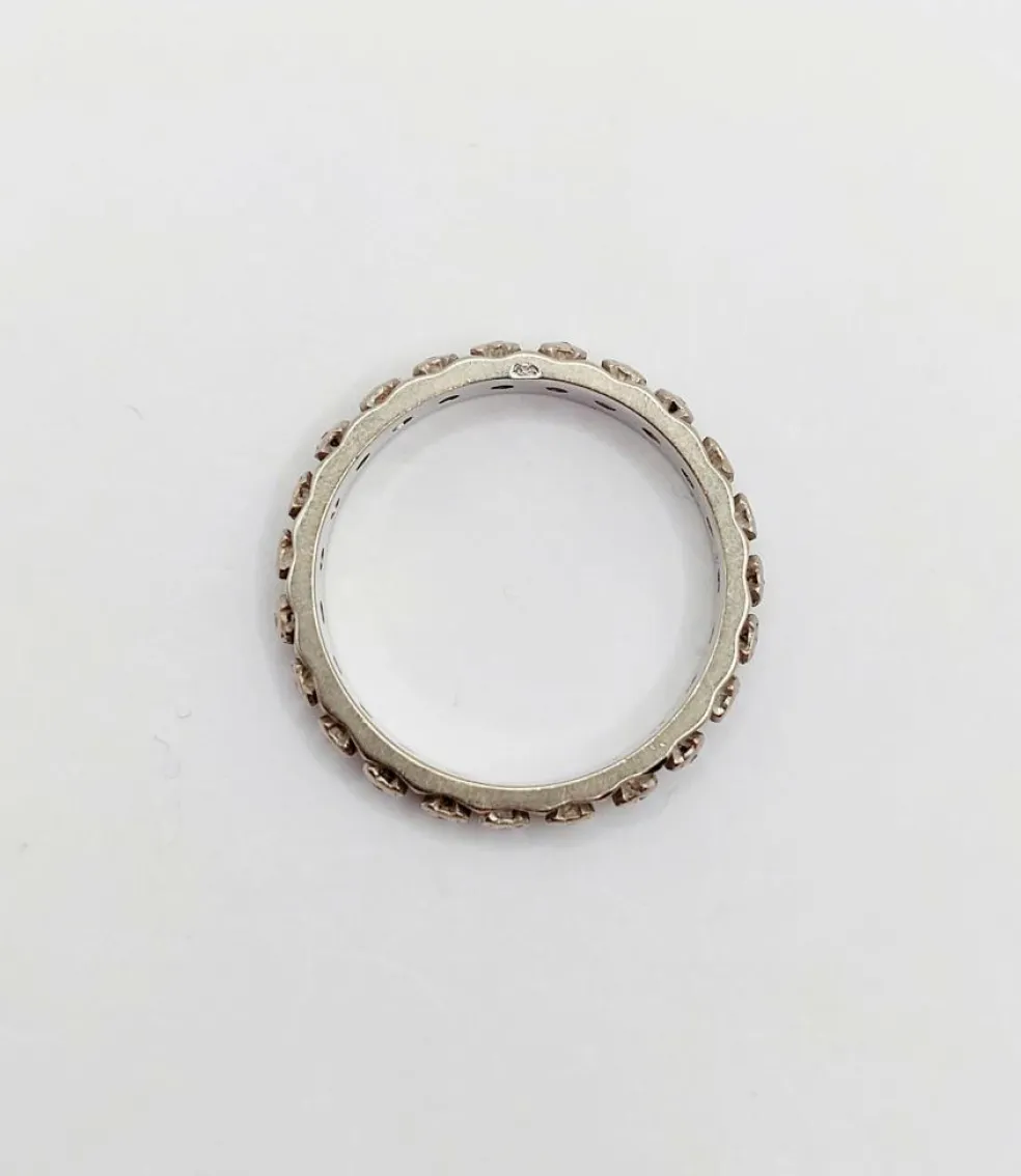 Alliance américaine or blanc 18k ornée de petits diamants taillés en brillants (circa 1960)