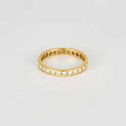 Alliance américaine or jaune et diamants.