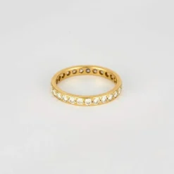 Alliance américaine or jaune et diamants.