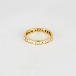 Alliance américaine or jaune et diamants.