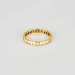 Alliance américaine or jaune et diamants.
