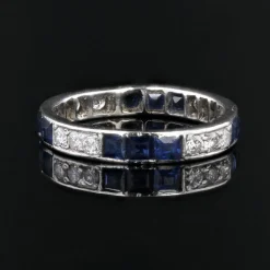 Alliance ancienne en platine saphirs calibrés diamants