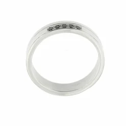 Alliance avec diamants noirs