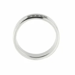 Alliance avec diamants noirs