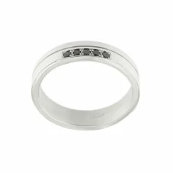 Alliance avec diamants noirs
