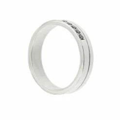 Alliance avec diamants noirs