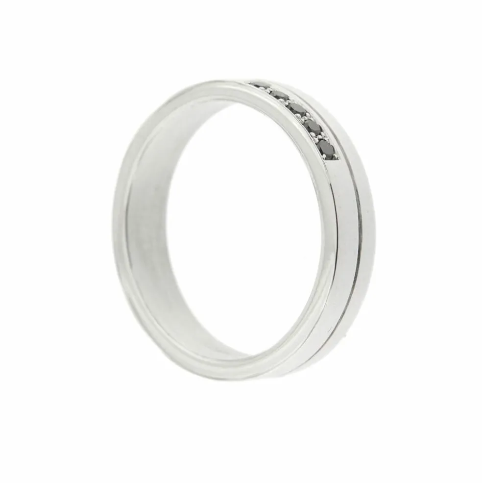 Alliance avec diamants noirs