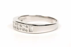 Alliance demi-américaine contemporaine en or blanc sertie de diamants