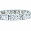 Alliance en or blanc 18 carats ornée de 25 diamants 2,40 carat environ