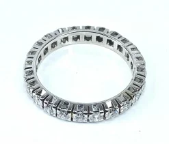 Alliance en or blanc 18 carats en diamants 1,50 carat