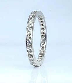 Alliance en or blanc 18 carats et diamants