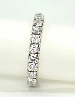 Alliance en or blanc 18 carats en diamants 1,50 carat