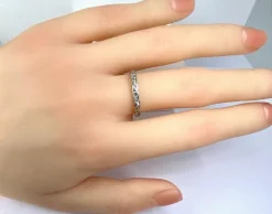Alliance en or blanc 18 carats et diamants
