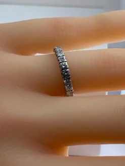 Alliance en or blanc 18 carats en diamants 1,50 carat
