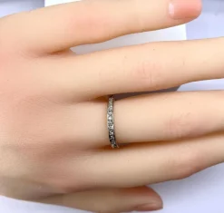 Alliance en or blanc 18 carats et diamants