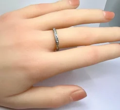 Alliance en or blanc 18 carats et diamants
