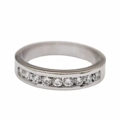 Alliance en or blanc et diamants