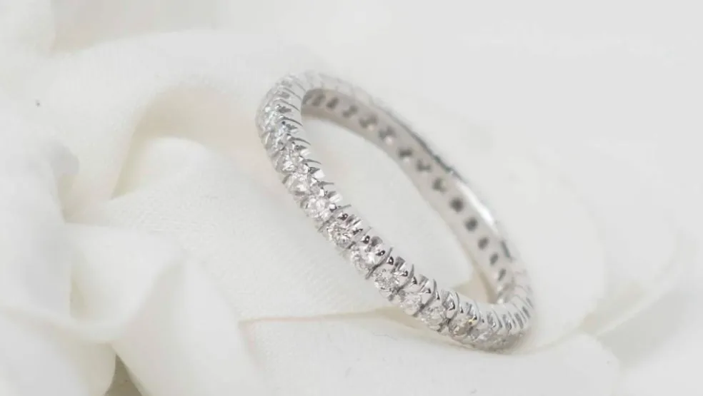 Alliance en or blanc et diamants 0,90ct