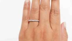 Alliance en or blanc et diamants 0,90ct