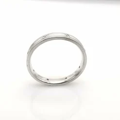 Alliance en or blanc et diamants