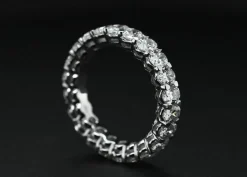 Alliance en or blanc et diamants 3 330 cts