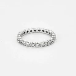 Alliance en or gris et diamants