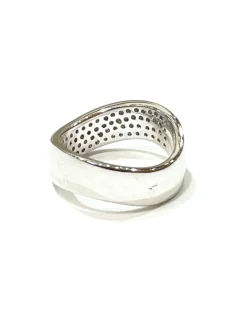 Alliance ondulée en or blanc et diamants