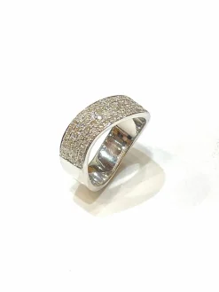 Alliance ondulée en or blanc et diamants